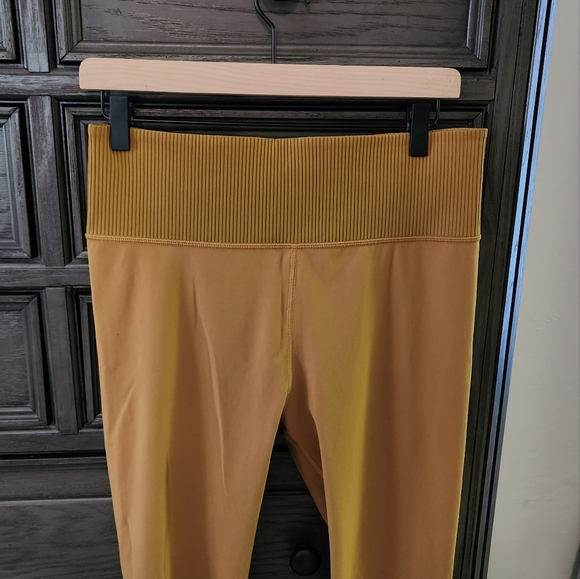Vuori Ribbed Studio Dark Mustard Golden leggings - Picture 3 of 12